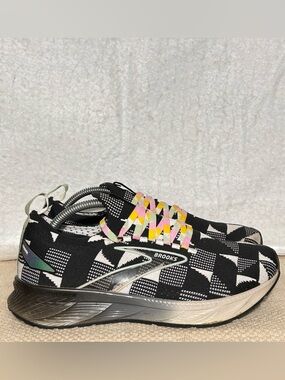 Brooks Womens Levitate StealthFit 6 Running Athletic Sneakers Shoes SZ 7.5